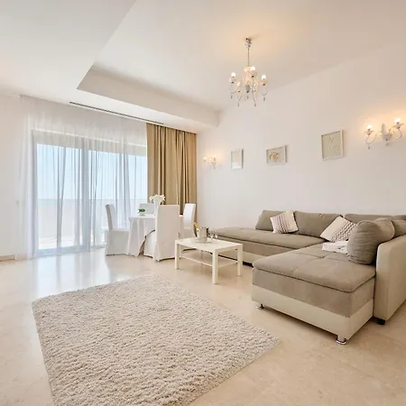 Caelia Dana * Mamaia